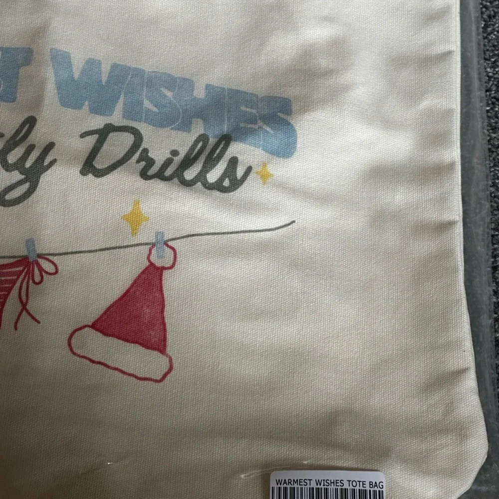 Daily Drills Cream Tote Limited Edition Warmest Wishes Print - Picture 3 of 3